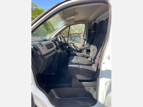 Renault Trafic 1.6 dCi 27 Business+ Panel Van 5dr Diesel Manual SWB Standard Roof Euro 5 ( 33