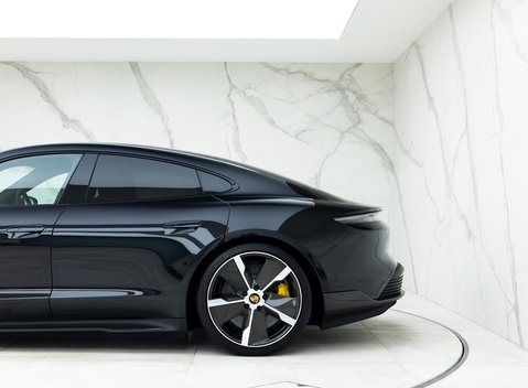 Porsche Taycan Turbo S 32