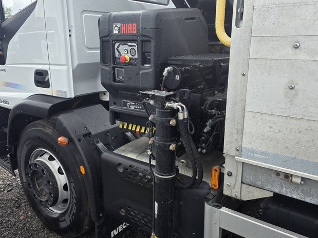 Iveco Eurocargo Eurocargo 180-280 Automatic Dropside fitted with Hiab crane 2