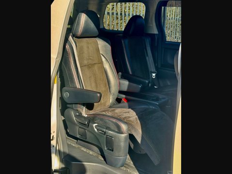 Toyota Vellfire GOLDEN EYES II V6 71