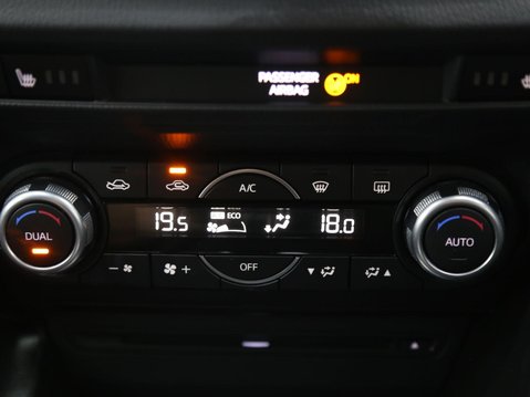 Mazda 3 2.0 SKYACTIV-G Sport Nav Fastback Euro 6 (s/s) 4dr 15