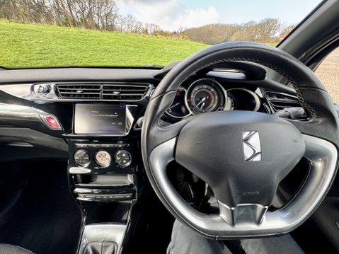 DS DS 3 PURETECH CONNECTED CHIC 23