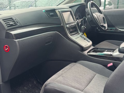 Toyota Alphard 2.4 HYBRID 39
