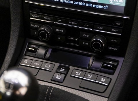 Porsche Cayman GT4 (718) 17