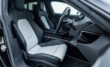 Porsche Taycan TURBO S CROSS TURISMO 14