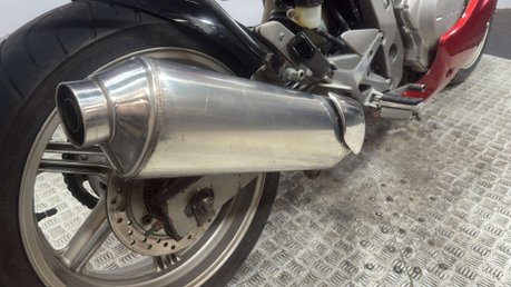 Honda CB 2010 GOOD RUNNING PROJECT BIKE SPARES OR REPAIR 1000CC 10