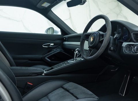 Porsche 911 GT3 (991.2) 13