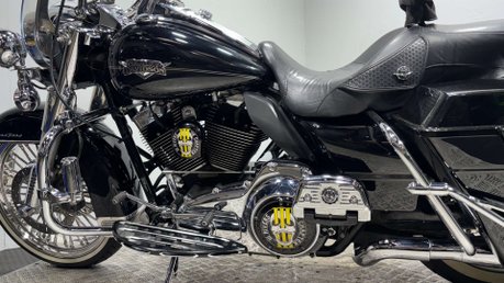 Harley-Davidson Touring 1690 FLHRC ROADKING CLASSIC 2012 TO MANY EXTRAS 21' WHEEL 30