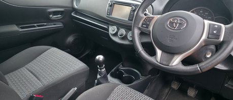 Toyota Yaris 1.3 VVT-I TR LOOK! JUST 38000 MILES! LOW INSURANCE! AIR CON 1