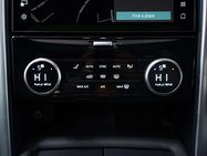 Land Rover Discovery 3.0 Discovery R-Dynamic SE D MHEV Auto 4WD 5dr 17