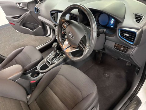 Hyundai IONIQ 1.6 IONIQ Premium FHEV Semi-Auto 5dr 17