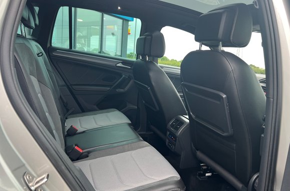 Volkswagen Tiguan R-LINE TECH 2.0 TDI 4MOTION DSG AUTO 19