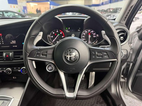 Alfa Romeo Giulia 2.2 TD Speciale Saloon 4dr Diesel Auto Euro 6 (s/s) (180 ps) 34