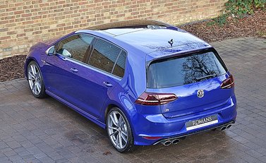 Volkswagen Golf R 9