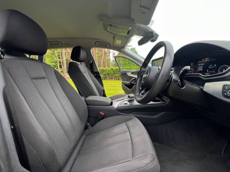 Audi A4 AVANT TFSI TECHNIK MHEV 21