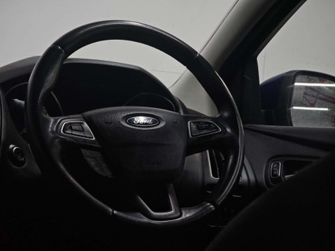 Ford Focus 1.0 Titanium 5dr 27