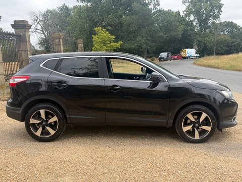 Nissan Qashqai 1.2 DIG-T N-Connecta SUV 5dr Petrol XTRON Euro 6 (s/s) (115 ps) FSH & 2X OR 28