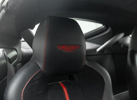 Aston Martin V12 Vantage S 15