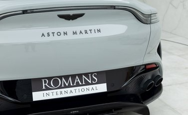 Aston Martin DBX 707 24