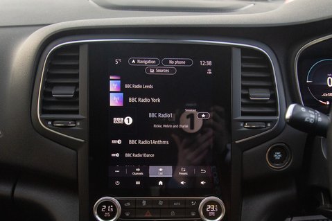 Renault Megane ICONIC E-TECH 26