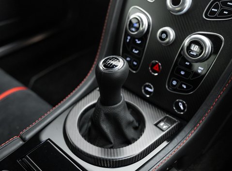 Aston Martin V12 Vantage S 27