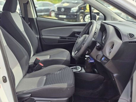Toyota Yaris 1.5 VVT-h Icon Tech Hatchback 5dr Petrol Hybrid E-CVT Euro 6 (s/s) (100 ps) 16