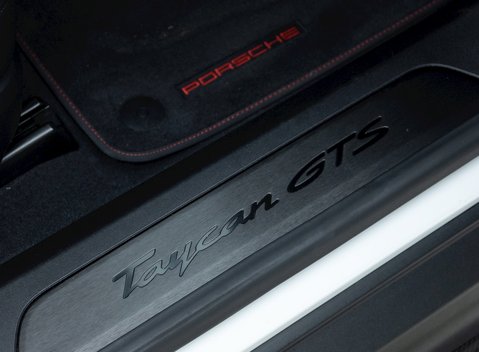 Porsche Taycan GTS Sport Turismo 23