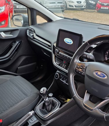 Ford Fiesta 1.0T TITANIUM 5 DOOR.. LOOK! ONLY 24000 MILES! SAT NAV! BLUETOOTH! 3