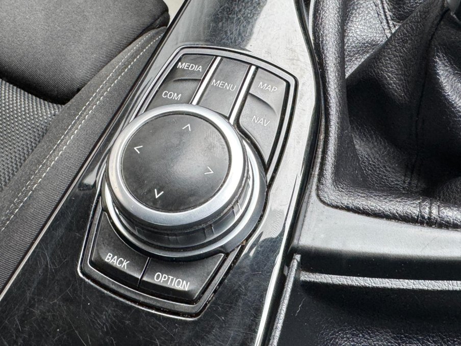 2018 BMW 3 Series — image 23
