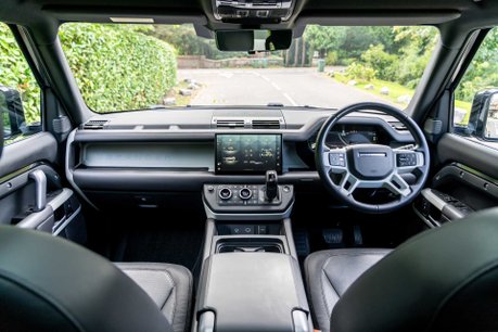 Land Rover Defender 110 X-DYNAMIC HSE. URBAN UPGRADES. REAR SCREENS. PANO ROOF. E/SUSPENSION. 15