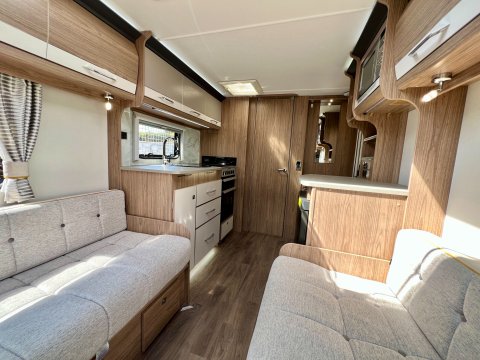 Coachman VIP 460  15