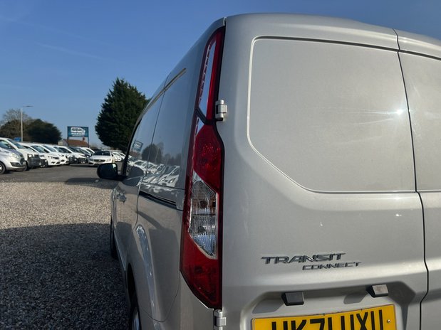 Ford Transit Connect AUTO SWB L1H1 Limited 200 Air Con Alloys Sensors EURO 6 NO VAT 18