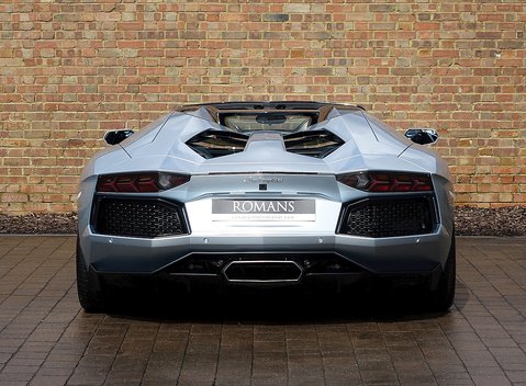 Lamborghini Aventador LP 700-4 Roadster 17