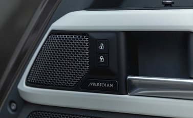 Land Rover Defender 110 XS Edition P400 24
