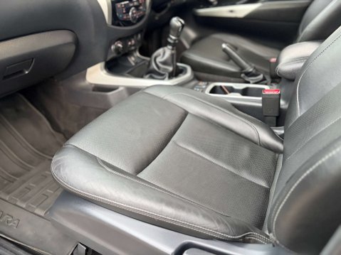 Nissan Navara 2.3 Navara Tekna dCi 4WD 5dr 71