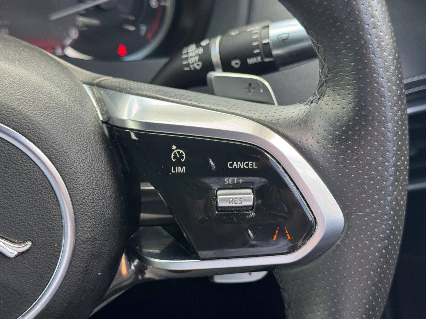 2019 Jaguar XE — image 33