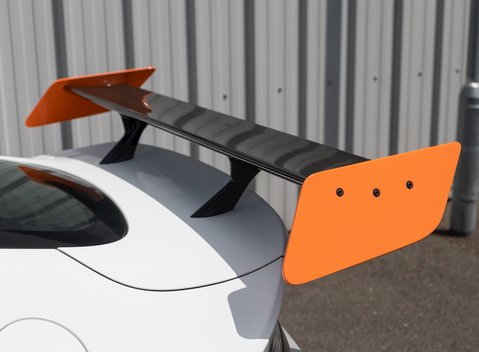 Aston Martin Vantage GT12 31