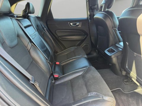 Volvo XC60 2.0 D5 PowerPulse R-Design Auto AWD Euro 6 (s/s) 5dr 44