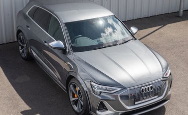 Audi E-Tron S 8