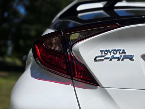Toyota C-HR 1.8 C-HR Design HEV CVT 5dr 37