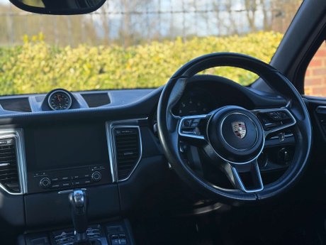 Porsche Macan 2.0 Macan Semi-Auto 4WD 5dr 32
