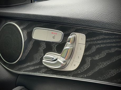 Mercedes-Benz C Class C 220 D AMG LINE PREMIUM 31