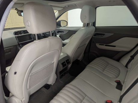 Jaguar F-Pace 2.0 F-PACE Portfolio AWD Auto 4WD 5dr 43