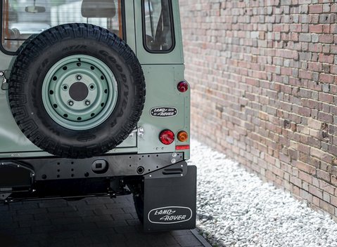 Land Rover Defender 90 Heritage 25