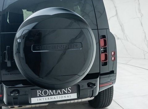 Land Rover Defender 110 D250 X-DYNAMIC HSE 32