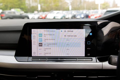 Volkswagen Golf LIFE TSI 24