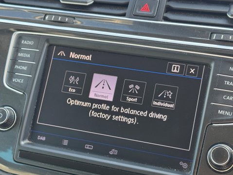 Volkswagen Tiguan 2.0 TDI BlueMotion Tech SE Navigation 4Motion Euro 6 (s/s) 5dr 28