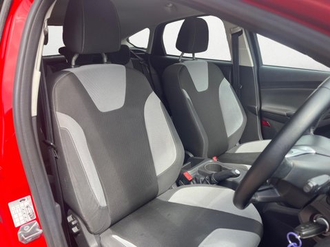 Ford Focus 1.0T EcoBoost Zetec Euro 5 (s/s) 5dr 11