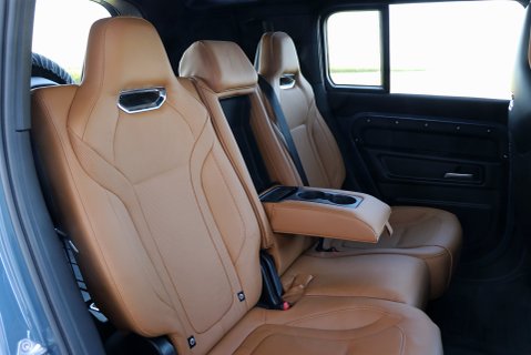 Defender 110 Commercial 11