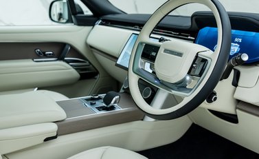 Land Rover Range Rover P510e First Edition 10